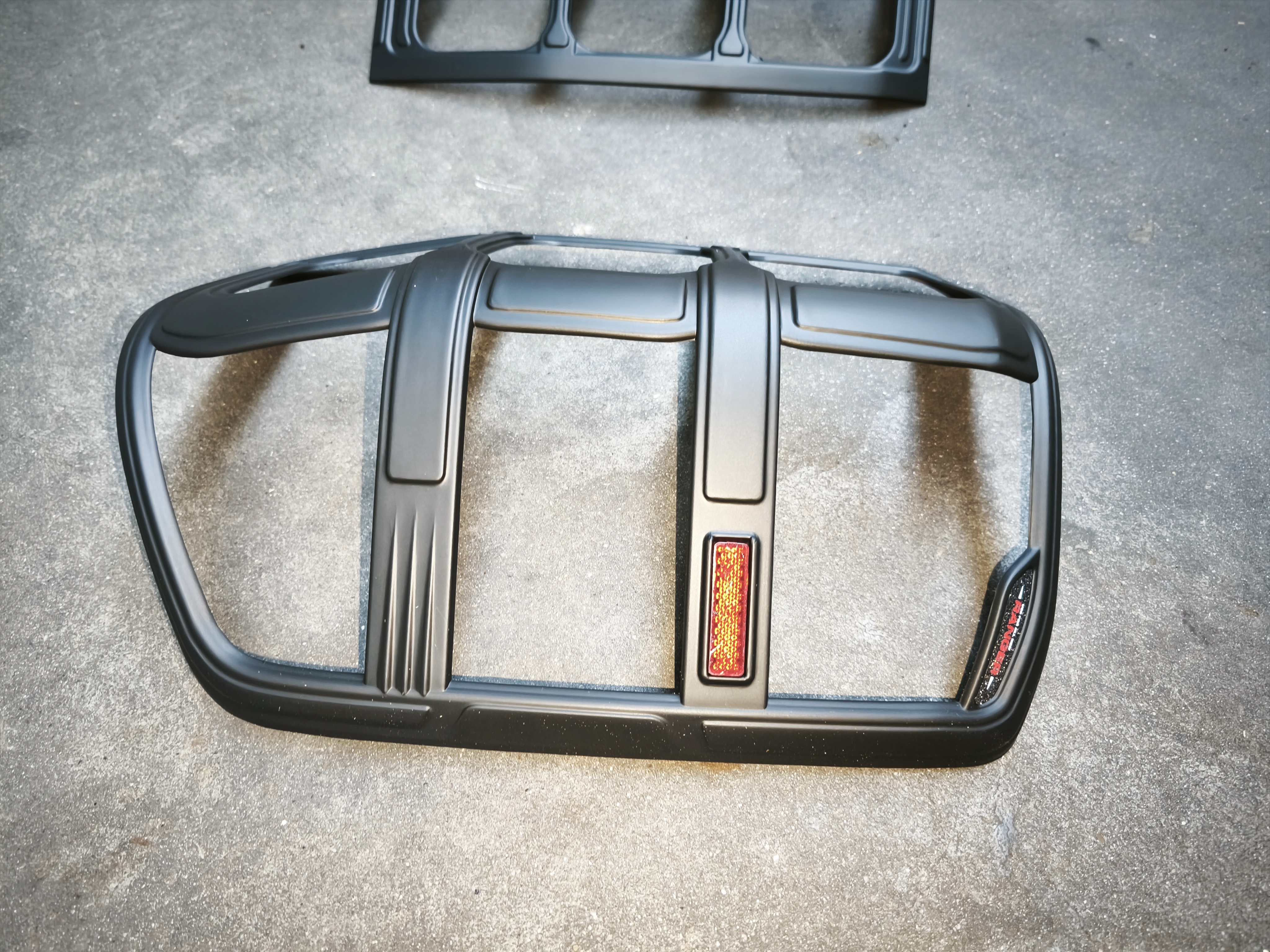 Ford Ranger, Raptor, Wildtrak hátsó lámpa keret - Design keret