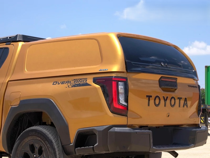  Aeroklas Commercial felépítmény - oldalüveg nélkül - alapozott - Toyota D/C 2026- - Felépítmény